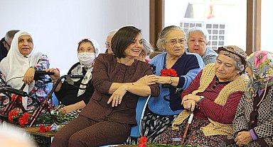 Başkan Kınay'dan Huzurevi'nde anlamlı yeni yıl kutlaması
