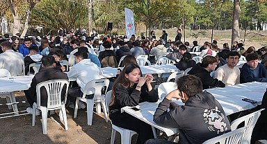 Başkan Topaloğlu'ndan öğrencilere mangal partisi