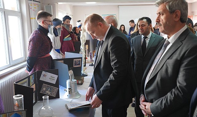 Başkan Vekili Bakırdan, İnsan Hakları Günü'nde gençlerle buluştu