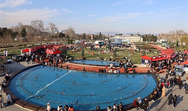 Bursa Yeni Yıl Meydanı, etkinliklere ev sahipliği yapmaya başladı