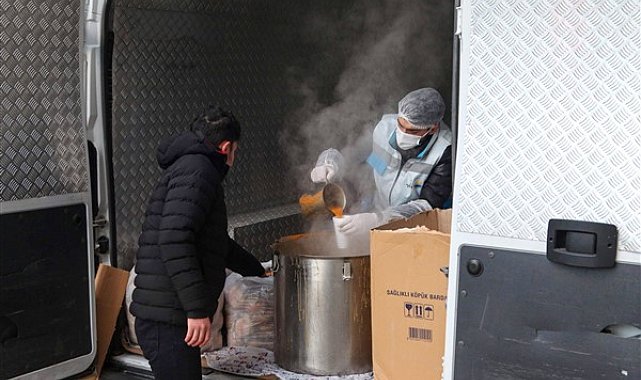 Büyükşehir, 4 noktada sıcak çorba dağıtımına başladı