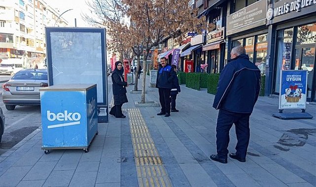 Büyükşehir zabıtasından kaldırım ve yol izi kapatmalarına denetim