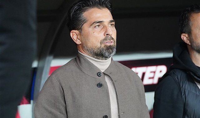 Çaykur Rizespor Teknik Direktörü Palut: Maçın sonucu ile ilgili hayal kırıklığı yaşıyorum