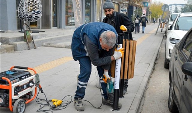 Diyarbakır Büyükşehir Belediyesi bin adet çöp kovasının montajını bitirdi