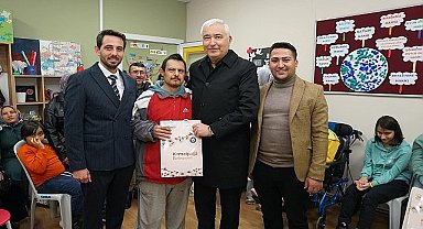 Dünya Engelliler Günü'nde, Kemalpaşa Belediye Başkanı Mehmet Türkmen özel gereksinimli bireyler ile bir araya geldi