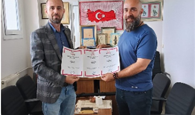 Ebru ve kaligrafi sanatında yenilikçi adımlar