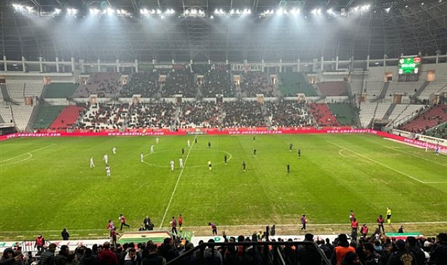 Eş Başkan Bucak, Amedspor-Ümraniyespor maçını stadyumda izledi