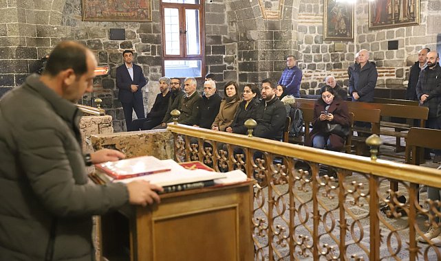 Eş Başkan Bucak, Noel ayinine katıldı