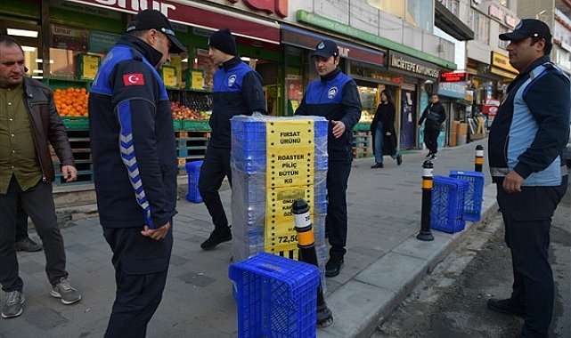 Esenyurt zabıtasından kaldırım işgallerine karşı denetim