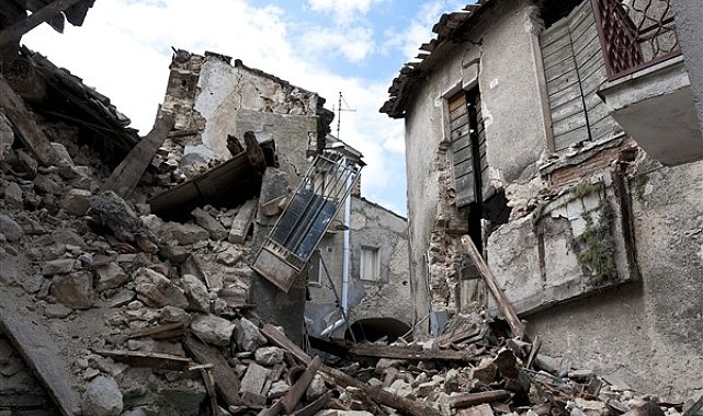 Füze saldırıları sonrası Kiev'deki enkaz ve molozlar temizlendi