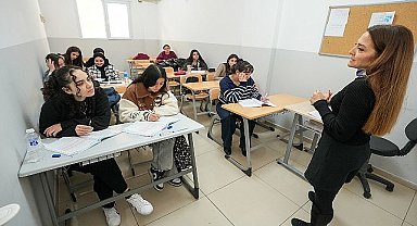 Gaziemir Belediyesi'nden bin 180 öğrenciye ücretsiz eğitim