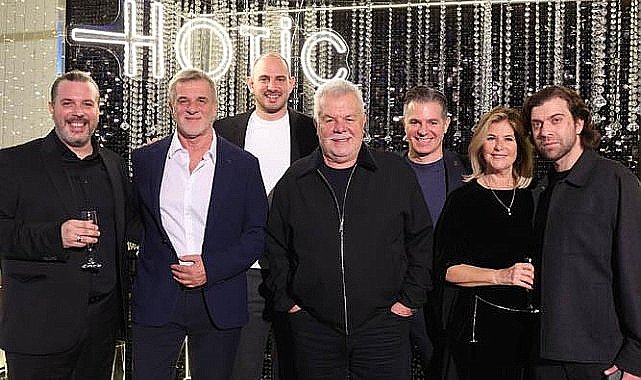 Hotiç ailesinden 'Friends And Family' temasıyla yeni yıl partisi