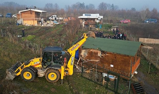İnegöl Belediyesi, 8 kaçak yapıyı yıktı