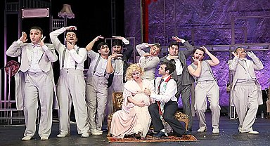 İstanbul Büyükşehir Belediyesi Şehir Tiyatroları, tiyatro sezonunun yeni haftasında 14 oyunla seyirci karşısına çıkıyor. 