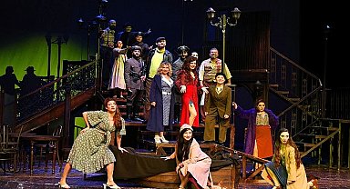 İstanbul Büyükşehir Belediyesi Şehir Tiyatroları, tiyatro sezonunun yeni haftasında 15 oyunla seyirci karşısına çıkıyor.