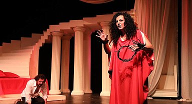 İstanbul Büyükşehir Belediyesi Şehir Tiyatroları, tiyatro sezonunun yeni haftasında 15 oyunla seyirci karşısına çıkıyor. 