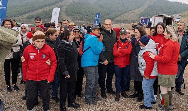 İzmir’de engelli izciler, fidanları toprakla buluşturdu