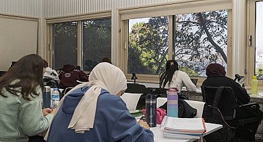 İzmir'in kütüphaneleri binlerce genci ağırlıyor