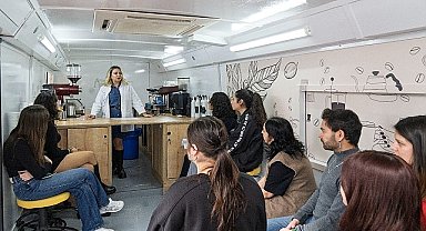 İzmir'in Mobil Barista Otobüsü yollarda