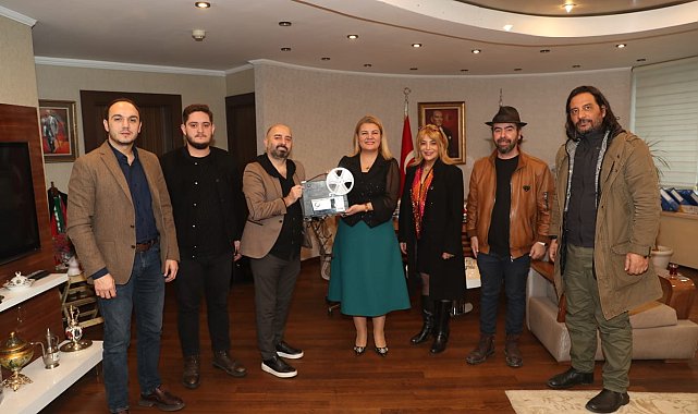 İzmit Oyuncak Müzesi’ne nostaljik film makinası bağışı