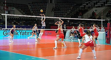 Kadın voleybol takımından 3-0'lık galibiyet