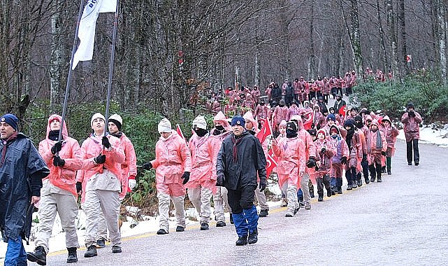 Kağıtspor izcileri Sarıkamış Şehitleri için yürüdü