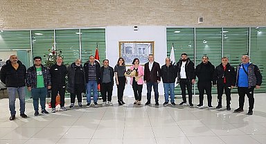 Karabağlardaki amatör spor kulüplerinden Başkan Kınay'a teşekkür ziyareti
