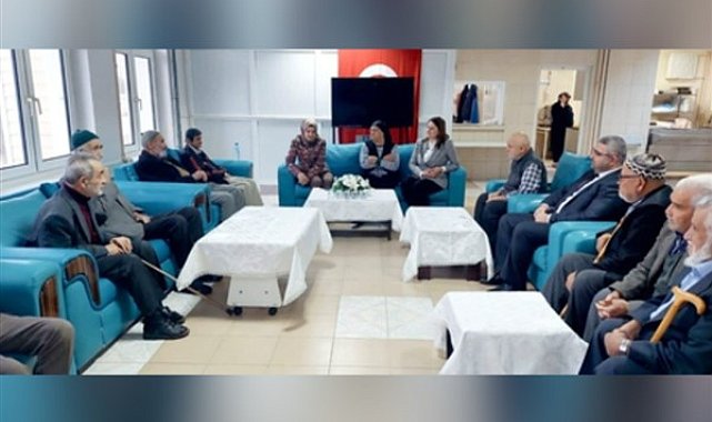 Karaman Vali Yardımcısı Çiçekli, huzurevini ziyaret etti