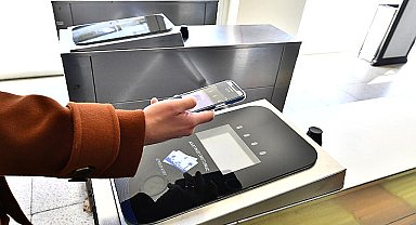 Kart taşıma, bakiye yükleme derdi yok, akıllı telefon var Toplu ulaşımda “Dijital İzmirim Kart