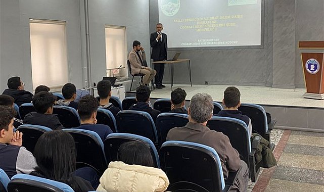 Kayseri Büyükşehir Belediyesi'nden meslek lisesi öğrencilerine CBS semineri