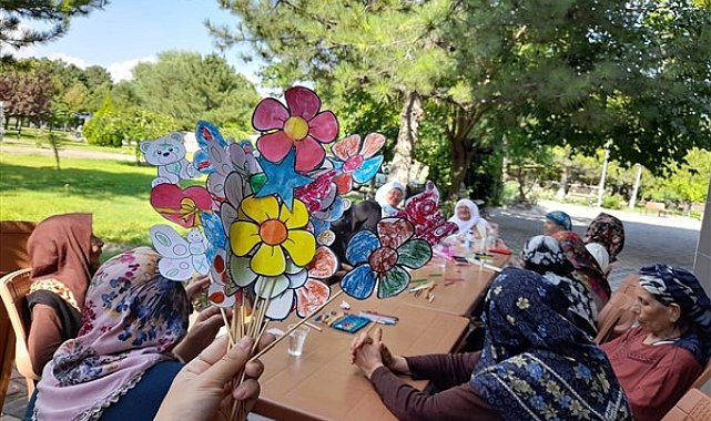 Kayseri Hacı-Rukiye Gazioğlu Huzurevi sakinleri, el becerilerini geliştiriyor