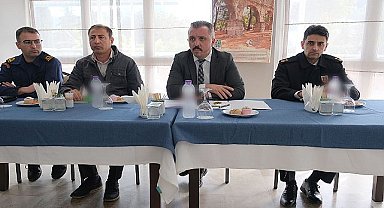 Kemer'de Kemer Kaymakamı Ahmet Solmaz başkanlığında afet koordinasyon toplantısı gerçekleştirildi.