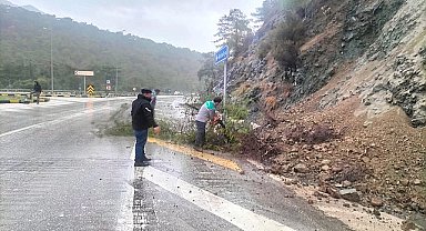 Kemer'de toprak kayması