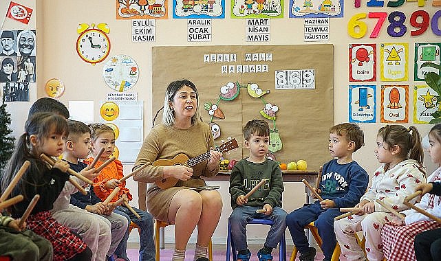 Konak'ta 'Mutlu Çocuklar Oyun Evleri' ile çocuklar da anneler de mutlu