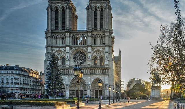 Kristersson: Notre Dame, Avrupa için bir umut sembolü olarak duruyor