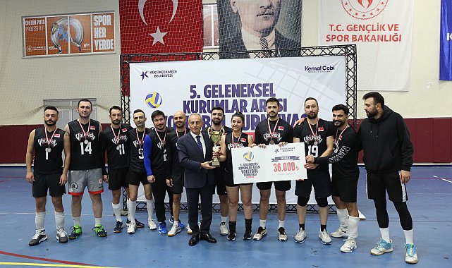Kurumlararası Voleybol Turnuvası'nda şampiyon Küçükçekmece İtfaiye oldu