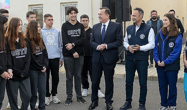 Lise öğrencilerinden Yenişehir Belediyesinin hayvan bakımevine mama bağışı