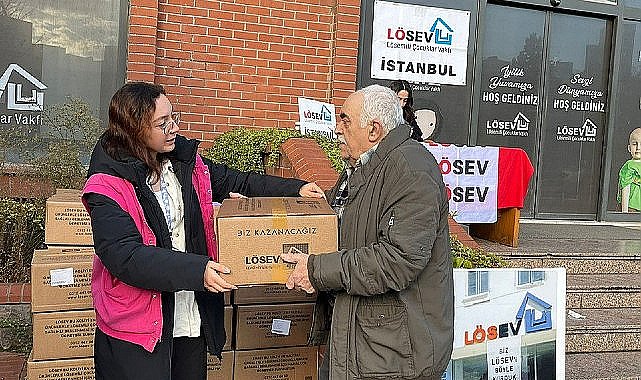LÖSEV Mutlu Et Paketlerini Ataşehir'de Dağıtmaya Devam Ediyor