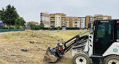 Manisa'da Yabani Ot Temizliği Çalışmaları Devam Ediyor