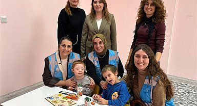 Mavi Yelekliler ekibinden, ilçedeki okullara ziyaret
