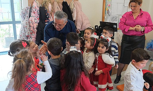 Minik öğrencilerin yılbaşı heyecanı
