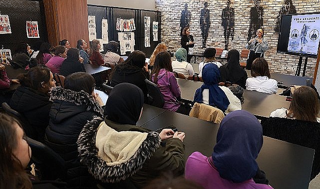 Modaya yön verenler gençlere cesaret aşıladı; “İletişim dilinizi doğru ve etkili kullanın