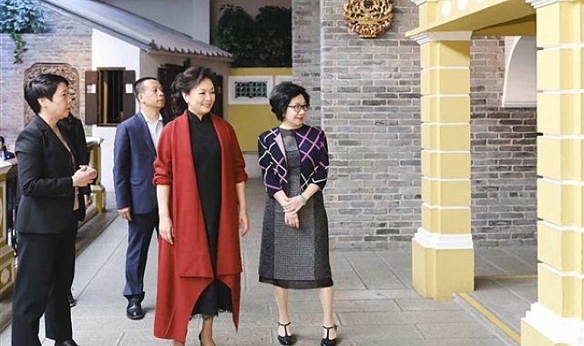 Peng Liyuan, Makao Müzesi’ni ziyaret etti