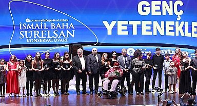 Piyano Festivali'nde sahne gençlerin