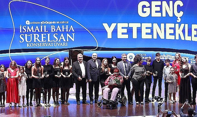 Piyano Festivali'nde sahne gençlerin