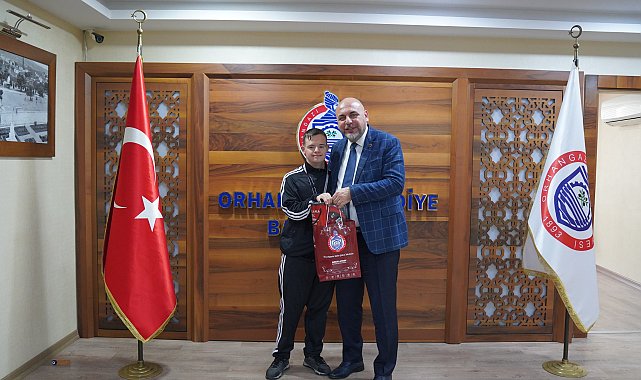 Şampiyon sporcu Hamza Dönmez, Başkan Aydın’ı ziyaret etti