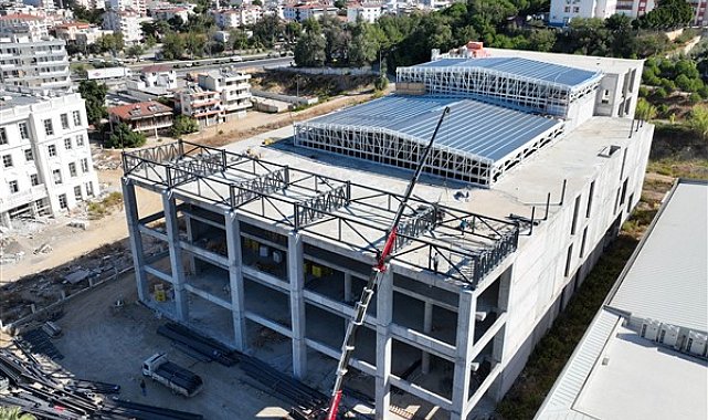 Serik Kongre ve Kültür Merkezi inşaatı devam ediyor