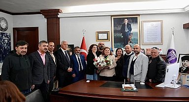 Sivaslılar Kültür ve Dayanışma Derneği Ege Bölgesi ilçe federasyon başkanları ve üyeleri Didim Belediye Başkanı Hatice Gençay'ı ziyaret etti.