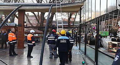 Tarihi Sirkeci Garına Komşu Kaçak Kafe Yıkıldı