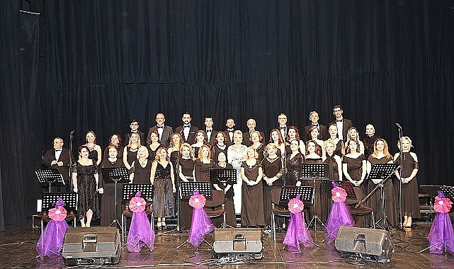 Türk Sanat Müziği Korosu'ndan muhteşem konser